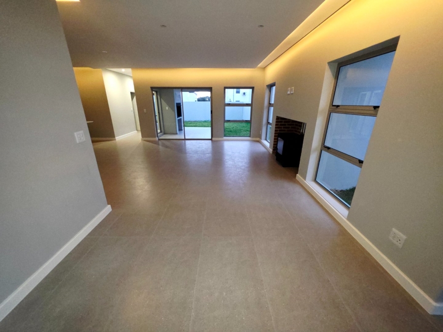 4 Bedroom Property for Sale in Sandown Western Cape